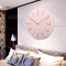 Ceas de perete roz cu cifre 3D pentru living