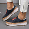 Scarpe con zeppa in pelle blu con motivo a righe multicolore