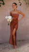 Robe longue pour femme avec décolleté carré, bretelles spaghetti, fronces latérales et fente