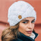 Cappello lavorato a maglia bianco da donna con motivo a treccia